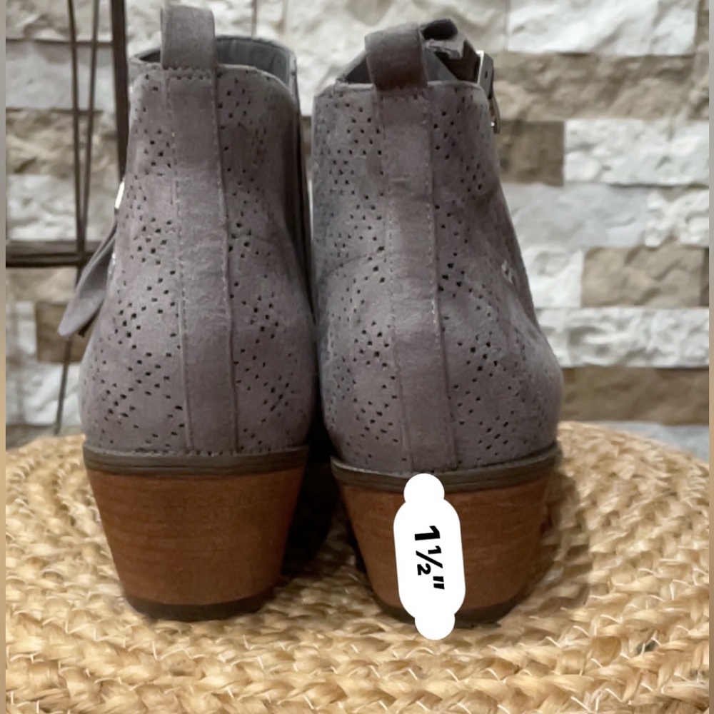 DR. SCHOLL’S Perforated Gray Ankle Booties Sz 11 - Picture 11 of 12